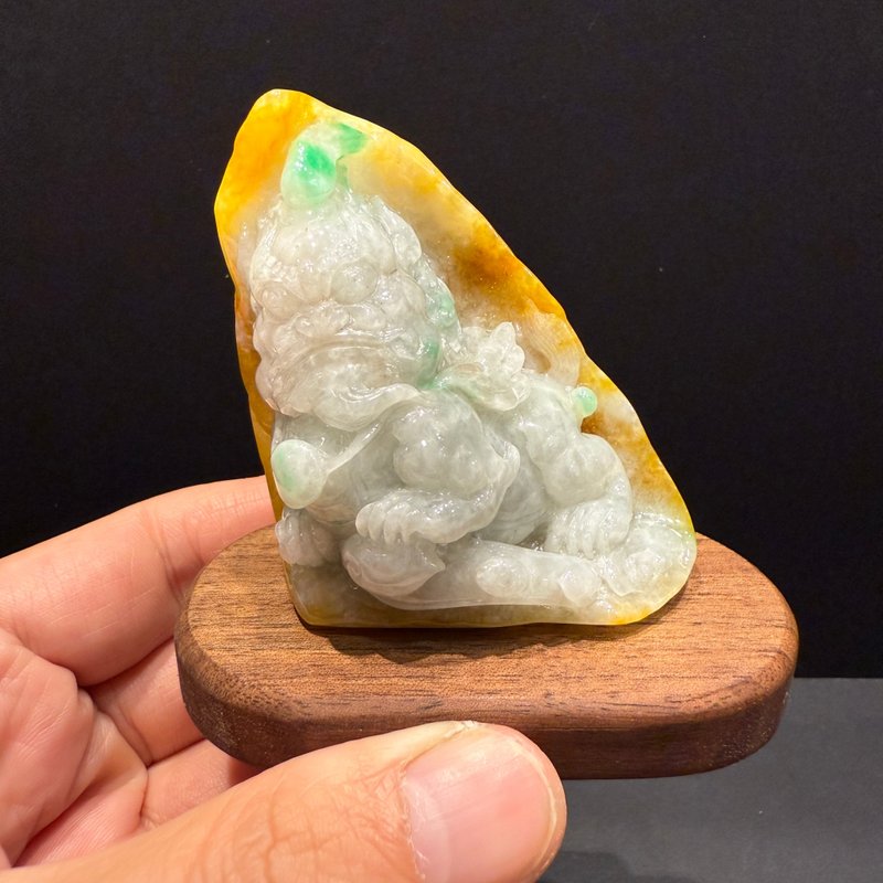 瀚玉ジュエリー 天然ミャンマー翡翠 山々に護られ、瑞獣が家を守る 黄翡皮 氷糯種 - その他 - 翡翠 