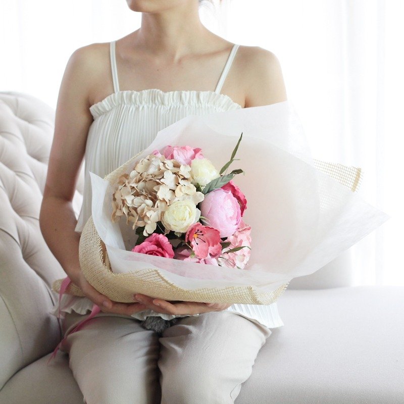 CB301 : Artificial Paper Flower Handmade Congratulations Bouquet Pink Cream Size 10.5"x18" - 木工/竹藝/紙雕 - 紙 粉紅色