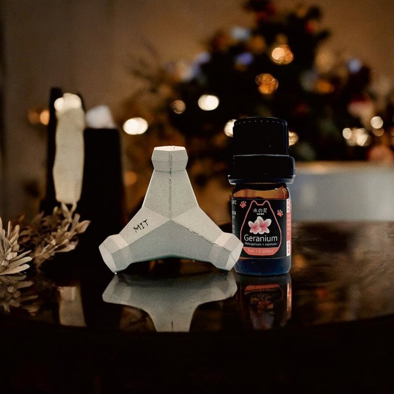 【聖誕快樂】聖誕擴香石禮盒消波塊+精油 - 香氛/精油/擴香 - 水泥 白色