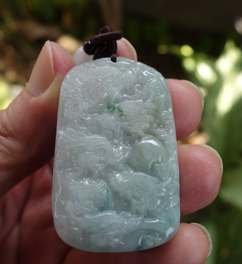 ビルマ緑翡翠昇り龍ペンダント(整理番号:W171) 翡翠(宝石名ジェダイト(翡翠))ビルマ産 1.359ct ソ付(彩珠