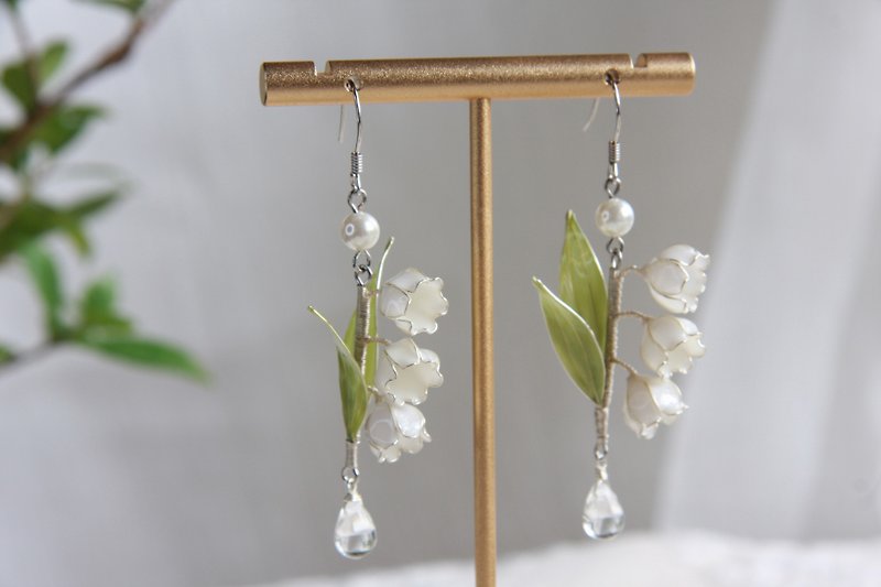 [White lily of the valley wire-wound earrings] Bronze resin elegant earrings wedding gift for bride - ต่างหู - เรซิน ขาว