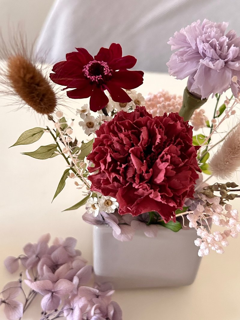 【Mother's Day】Eternal Carnation Table Flower - ช่อดอกไม้แห้ง - พืช/ดอกไม้ สีแดง