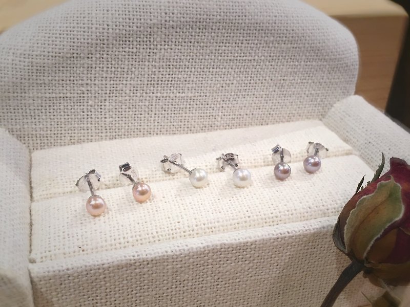 Soft light pearl silver small earrings - ต่างหู - เงินแท้ สีเงิน