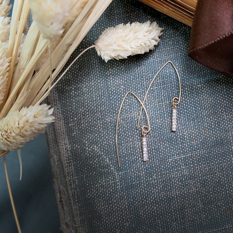 VIIART. Light dating. 14KGF French Ear Hook Stone Gold Plated Earrings | Out of Print - ต่างหู - โลหะ สีทอง