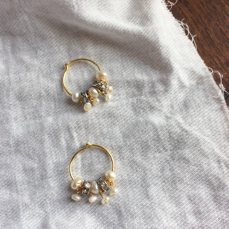 *One and Only* Purelescent | delicate pearls crystals 24K gold-plated S925 hoops - Earrings & Clip-ons - Pearl Gold