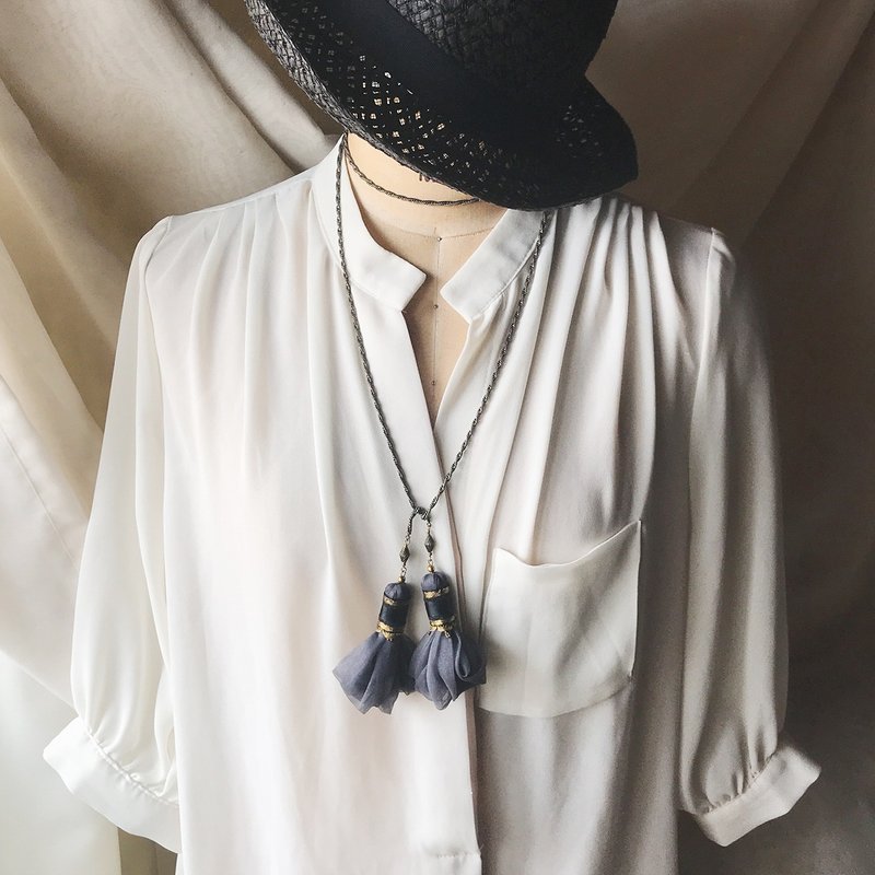 Curtain Call  - Tassel Lariet necklace - 項鍊 - 聚酯纖維 灰色