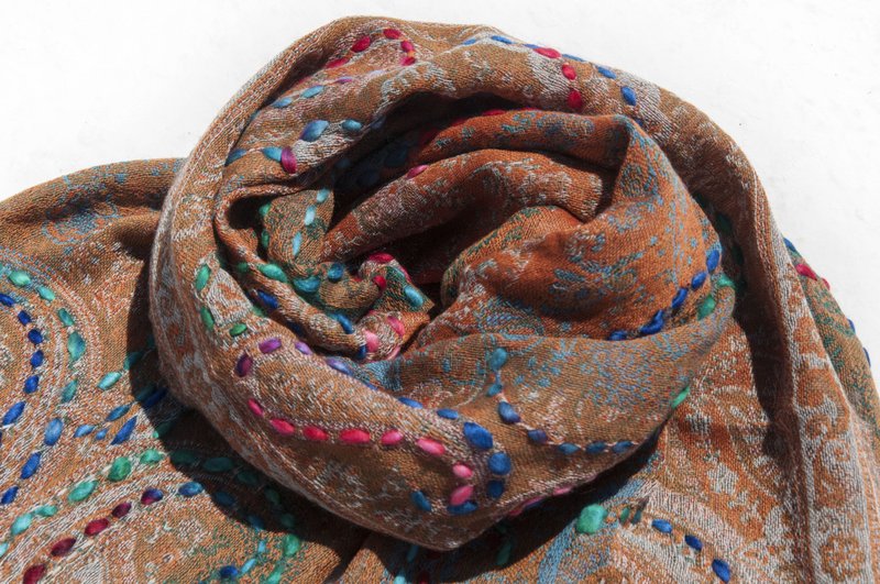 羊絨毯刺繡羊毛披肩/針織圍巾/刺繡圍巾/羊絨披巾/喀什米爾Cashmere 聖誕禮物 情人節禮物 交換禮物 生日禮物-花 - 圍巾/披肩 - 羊毛 多色