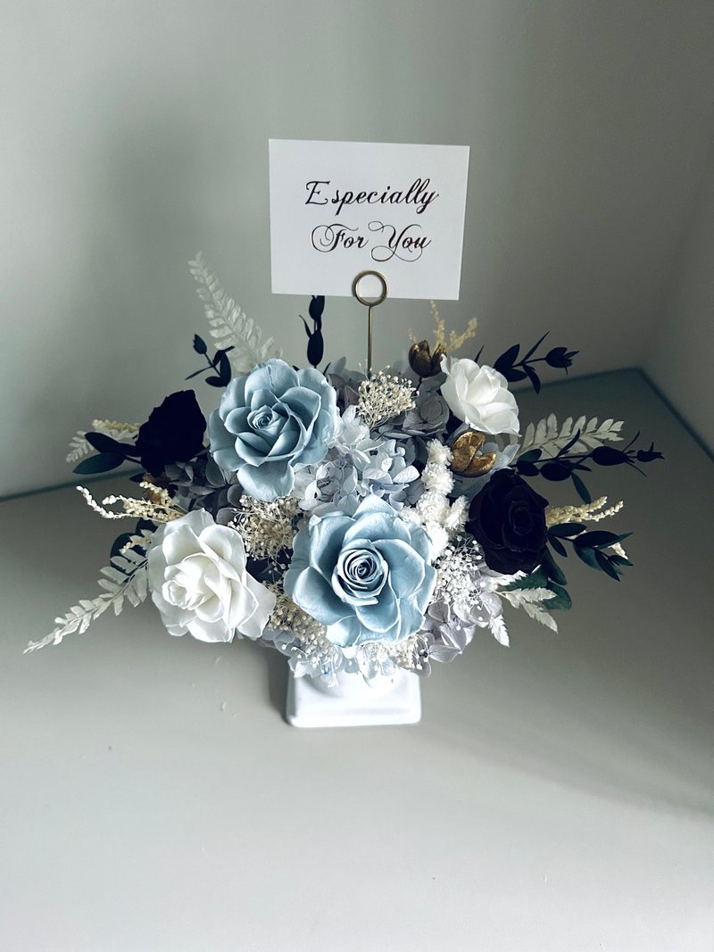 Special collection of custom-made flower gifts for opening flowers - everlasting flower gifts in black, gray and blue colors for personalized stores - ช่อดอกไม้แห้ง - พืช/ดอกไม้ สีดำ