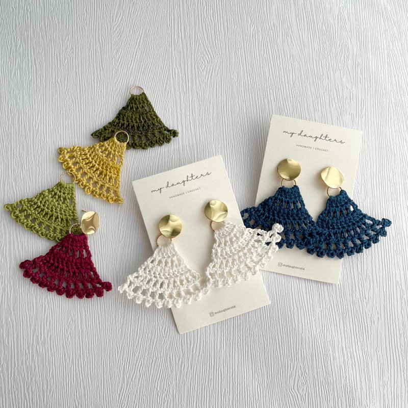 Crochet long-fan-shaped earrings with irregular circle studs - ต่างหู - งานปัก 