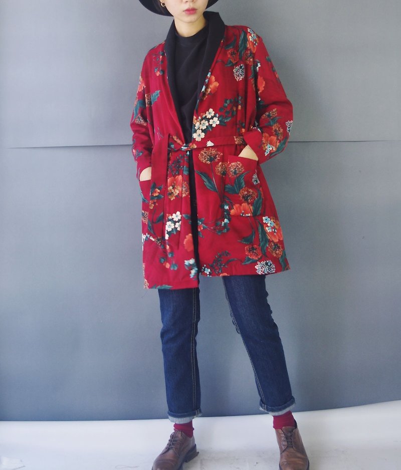 設計手作-日式花卉霸氣紅絲瓜領浴袍罩衫外套 - 女大衣/外套 - 聚酯纖維 紅色
