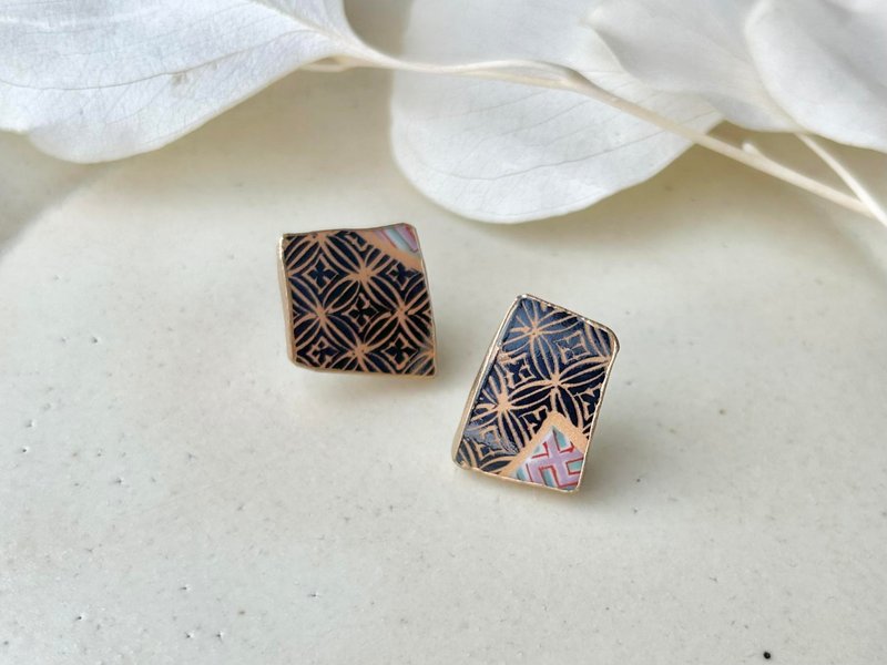 【金具が選べる】有田焼　金継ぎ　ピアス　イヤリング　和柄　伝統工芸　No.145 - 耳環/耳夾/耳骨夾 - 陶 黑色