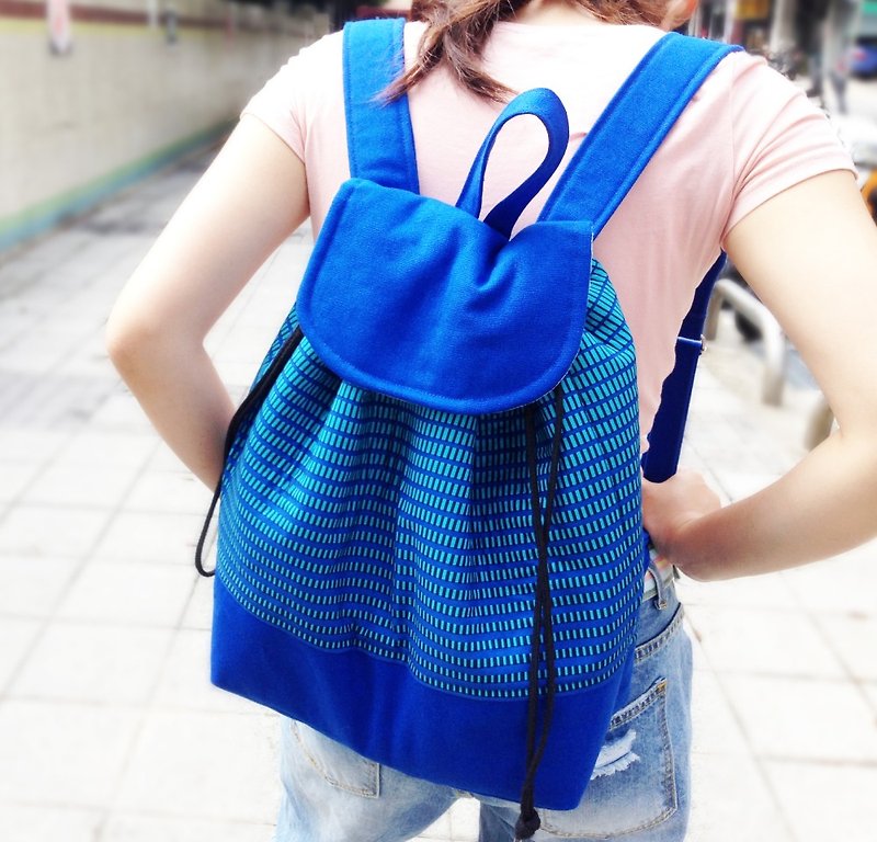[Gradient Blue Psychedelic] Backpack / Waterproof Taiwan Canvas Large-capacity Travel Bag - Backpacks - Cotton & Hemp Blue