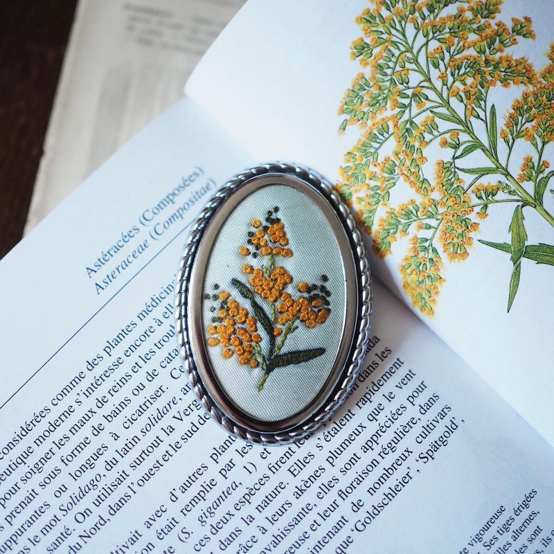 復古手工刺繡 mimosa 胸針 / 扣針 / 別針 - 胸針 - 其他金屬 黃色
