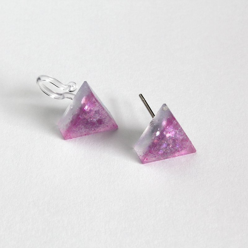 樹脂耳環 / 粼粼梅紫 - 單隻 / 三角形 / 10 mm - 耳環/耳夾 - 樹脂 紫色