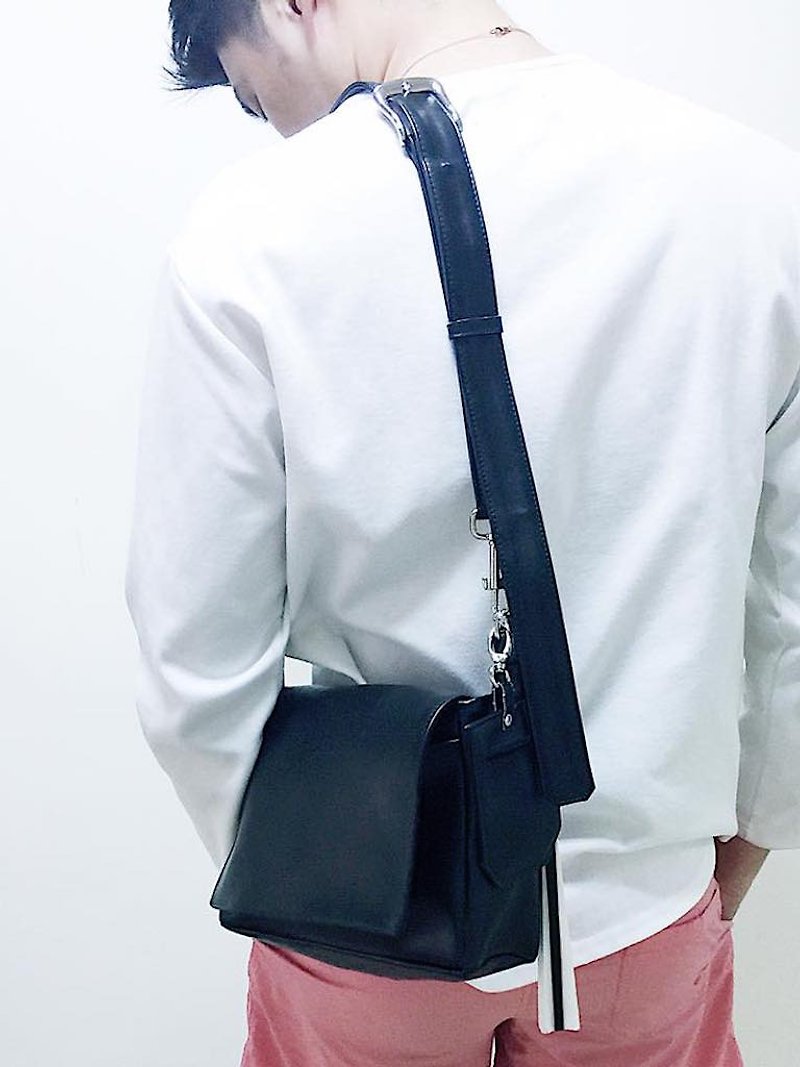 Color D/reference number works-lightweight small black bag waist bag shoulder bag small bag side back will be black - กระเป๋าแมสเซนเจอร์ - วัสดุอื่นๆ สีดำ