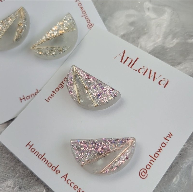 耳環 【 半月之戀 】:: 一場浪漫的邂逅_滴膠手繪飾品_AnLawa - 耳環/耳夾/耳骨夾 - 其他材質 透明