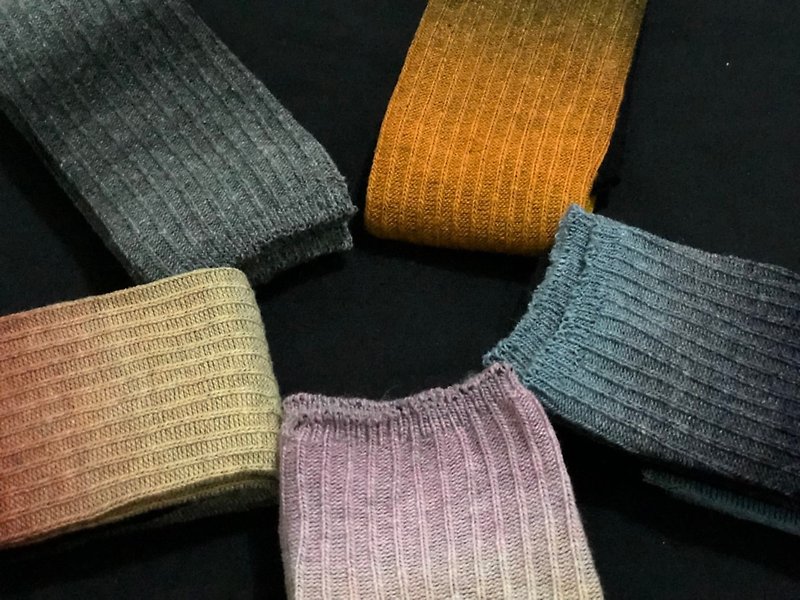 Aikier Gallery Gradient Wool Straight Socks (Pinkoi)