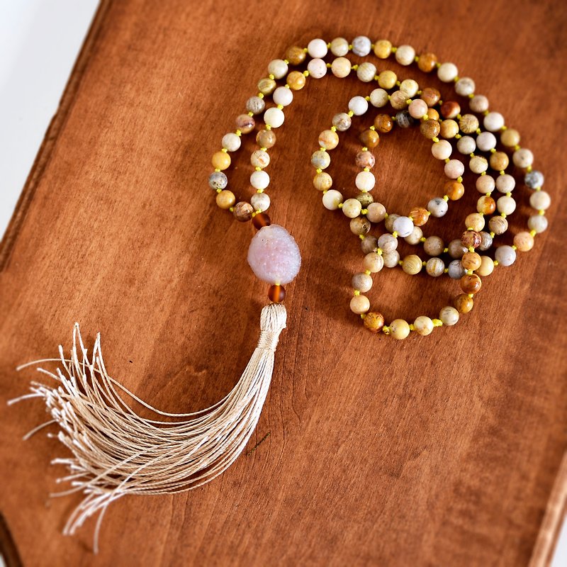 Handmade Agate with Shell beads Tassel Long Necklaces, Tassel Necklaces - สร้อยคอยาว - เครื่องเพชรพลอย สีกากี