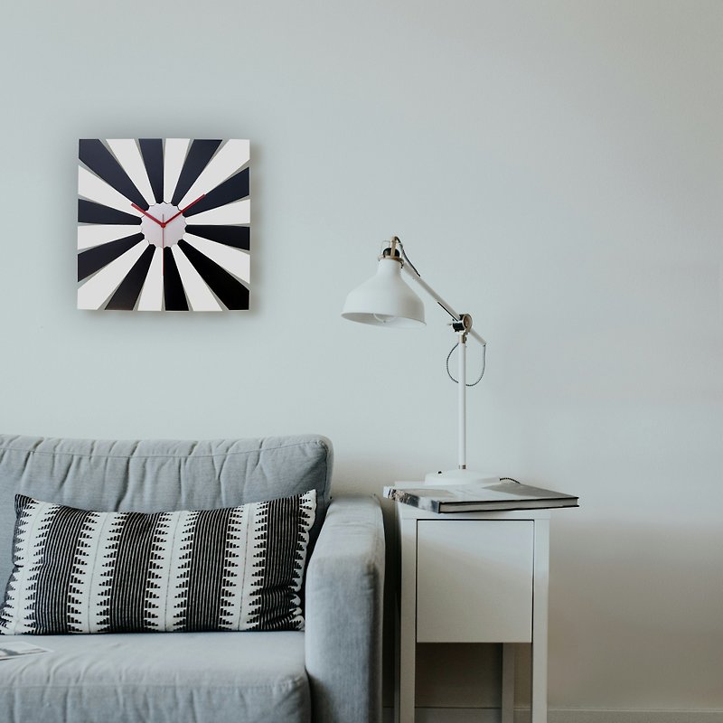 TimeBlend 黑白 - 具有交替彩色部分的放射狀圖案的矩形時鐘 - 時鐘/鬧鐘 - 木頭 黑色