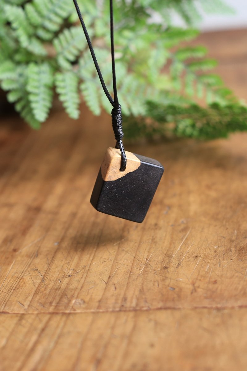 Yiranzhi Original | Purple sandalwood geometric pendant | Wax rope log | one item one picture - Necklaces - Wood Black