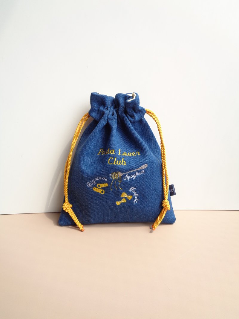 Pasta lover club embroidered mini denim bag - 束口袋/束口背包/水桶包 - 繡線 藍色