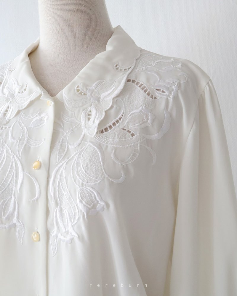 日本製復古刺繡領寬鬆薄五分袖短袖米白色古著襯衫 - 女襯衫 - 聚酯纖維 黃色