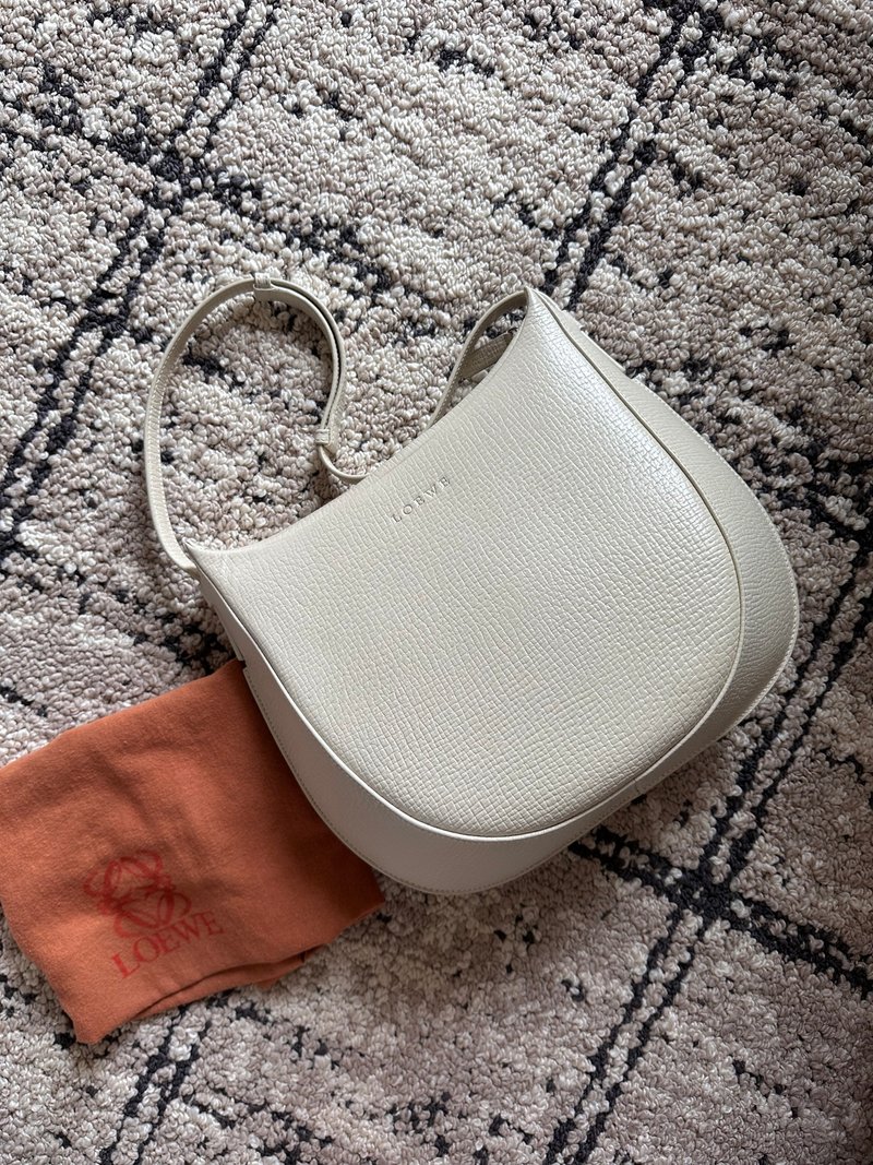 中古包Vintage Loewe 象牙白樽樹紋半月包 - 側背包/斜背包 - 真皮 