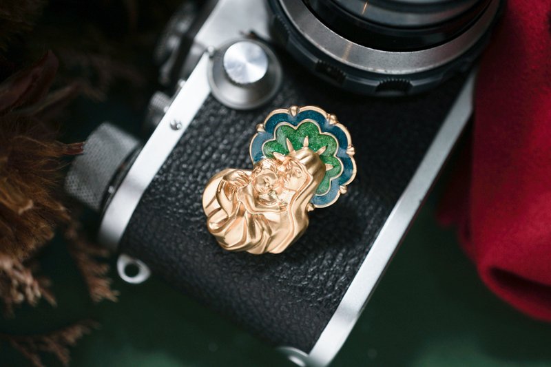 [アンティークジュエリー/オールドウエスタンアイテム] VINTAGE American AVON Our Lady Enamel Vintage Pin - ブローチ - 金属 ゴールド