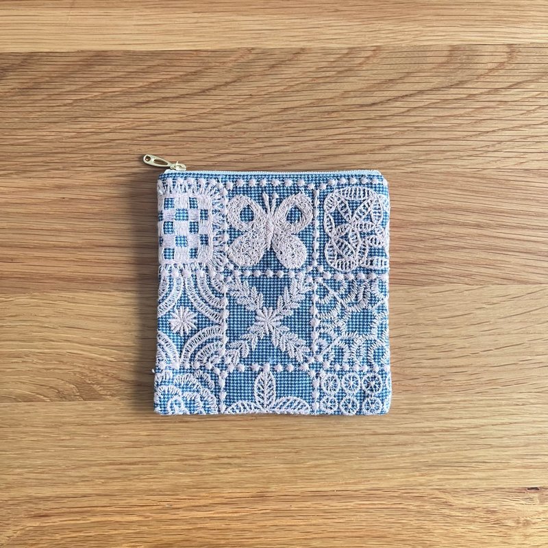 mina perhonen  forest tile 刺繍　蝶　ポーチ - 化妝包/收納袋 - 棉．麻 粉紅色