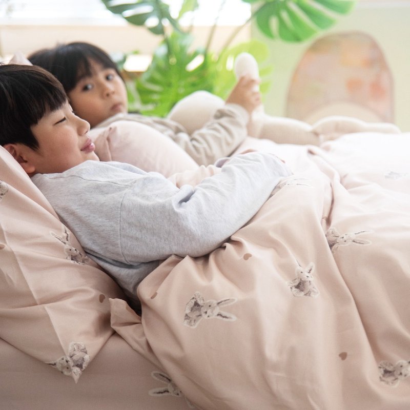 DR911 奶茶兔 床包枕套/被套組 300織長絨棉 童趣繪本風  台灣製 - 寢具/床單/被鋪 - 棉．麻 