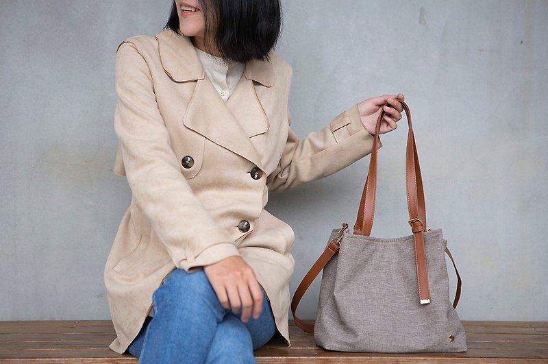 Taiwan Original / CLM Vegan Leather / Classic Tote Bag - Linen - กระเป๋าถือ - น้ำยาง สีเทา