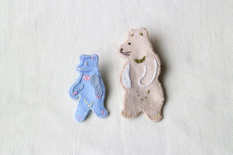 動物插畫系列 / 大熊 小熊 刺繡胸針 - 徽章/別針 - 繡線 藍色