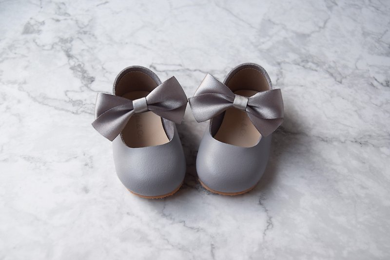 灰色緞帶嬰兒鞋 手作學步鞋 女童鞋 小女孩禮物 週歲禮物 花童鞋 - 男/女童鞋 - 真皮 金色