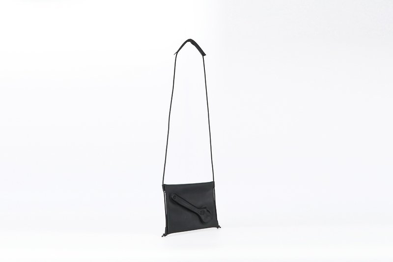 POMCH-VF MATTE Wrench 3D Pattern Shoulder/Cross Bag - กระเป๋าแมสเซนเจอร์ - พลาสติก สีดำ