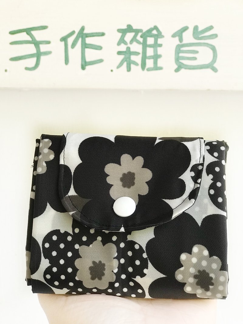 [Good day hand made] Handmade night sky flower folding bag / convenient bag / market shopping bag / book bag / - กระเป๋าถือ - วัสดุกันนำ้ สีดำ