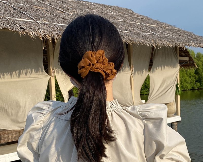 Brown scrunchies - (KHLEUN) - เครื่องประดับผม - วัสดุอื่นๆ สีนำ้ตาล