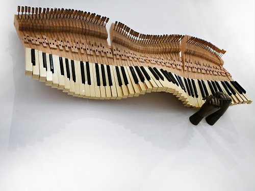 New Life Retro 用舊鋼琴的琴鍵製成的牆壁雕塑