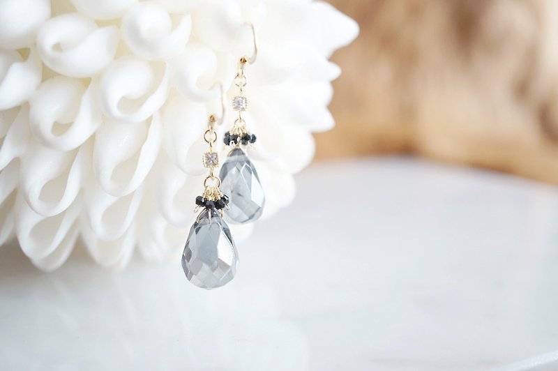 【14KGF】 Silver Gray Briolette Crystal Teardrop Earrings - 耳環/耳夾 - 寶石 金色