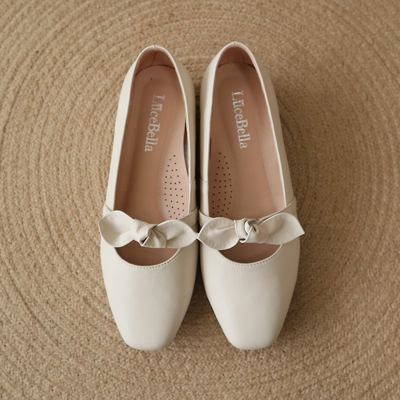 Japanese light and sweet [little butterfly] square toe ballet flats - off-white - small white shoes - Mary Jane Shoes & Ballet Shoes - Genuine Leather White