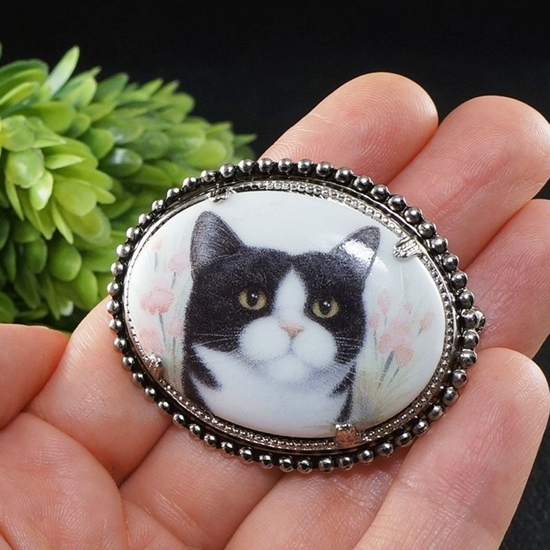 Black and White Cat Kitten Porcelain Cameo Oval Silver Brooch Pin Woman Jewelry - เข็มกลัด - เครื่องลายคราม สีดำ