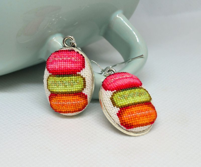 Macaroon earrings for woman, Jewelry for cross stitch lover - ต่างหู - งานปัก หลากหลายสี