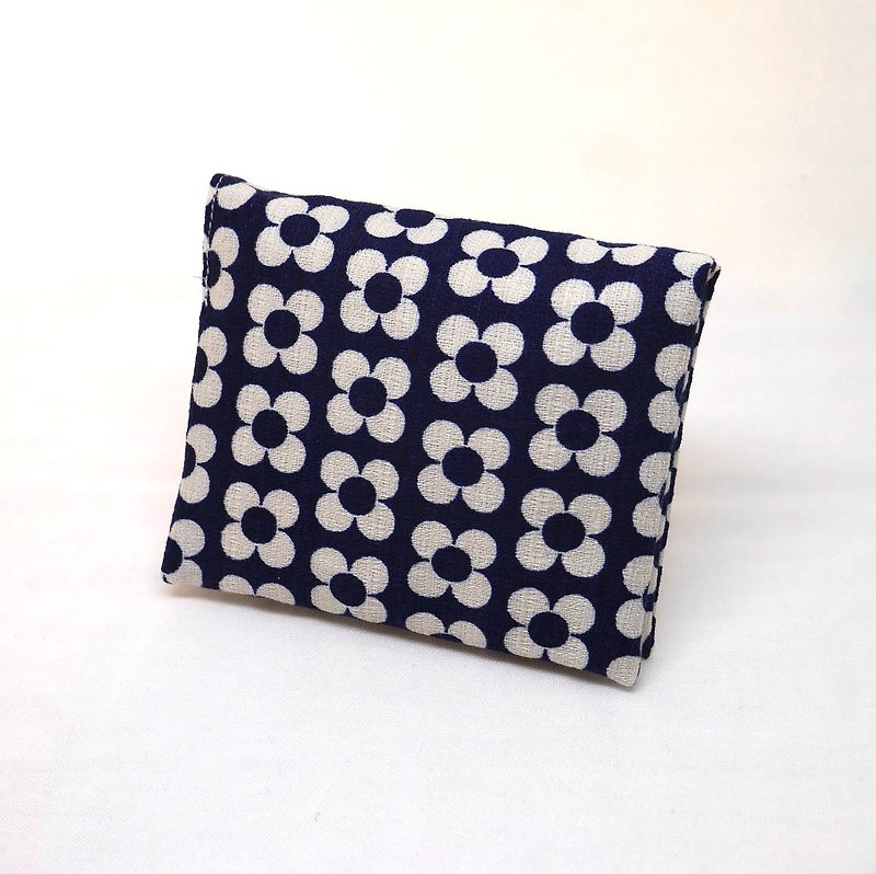 Japanese Handmade Sanitary napkins Bag - กระเป๋าเครื่องสำอาง - ผ้าฝ้าย/ผ้าลินิน สีน้ำเงิน