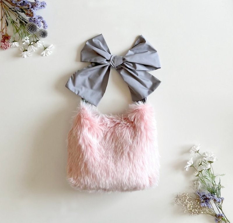 Made to order 3way faux fur ribbon bag in pink - กระเป๋าถือ - ไฟเบอร์อื่นๆ สึชมพู