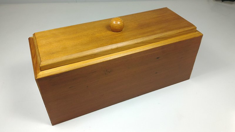 オリジナルの塗料で台湾黄色檜（ヒノキ）が覆われた箱を代表しました - その他 - 木製 