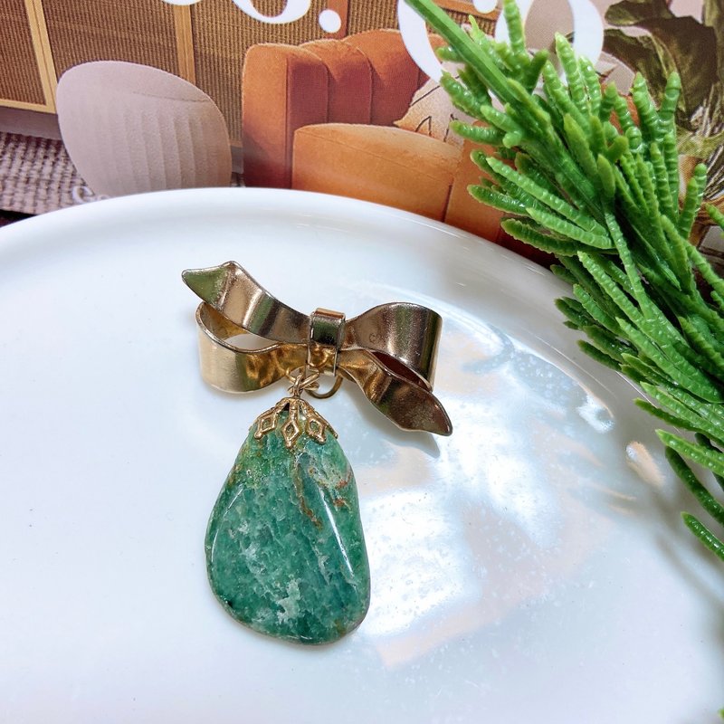 [Western Antique Jewelry] Bow Pendant Natural Green Aventurine Crystal Swinging Brooch Brooch - เข็มกลัด - เครื่องประดับ สีเขียว