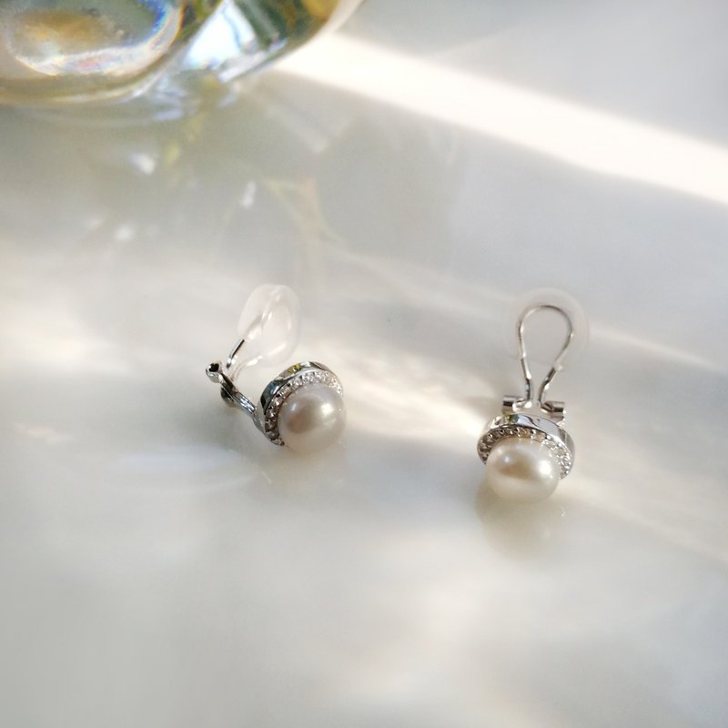 Clip Style- 925 silver with cultured fresh water pearl clip earring - Earrings & Clip-ons - Pearl White