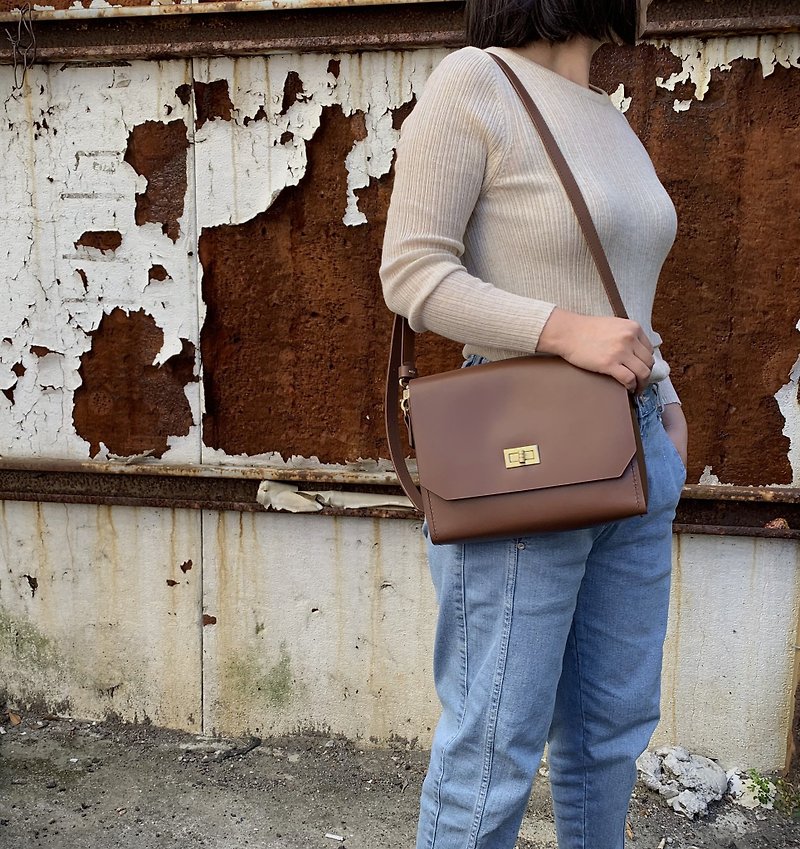 Chocolate Square Bag Leather Bag Shoulder Bag Clutch - กระเป๋าแมสเซนเจอร์ - หนังแท้ 