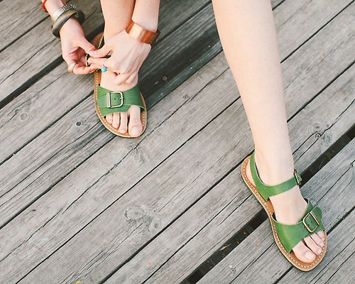 Crupon 綠色皮革涼鞋、夏季鞋、可定制涼鞋、腳形較寬、腳形較窄