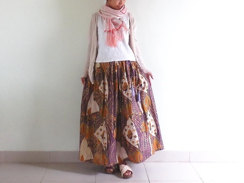 Bird pattern batik / adult cute skirt with gold border / purple - กระโปรง - ผ้าฝ้าย/ผ้าลินิน 