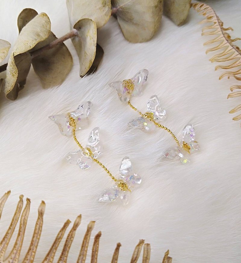 Floating hand-made room HIBISCUS #三 butterfly#/earrings/ - Earrings & Clip-ons - Other Materials White